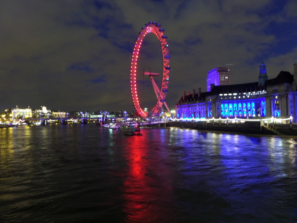 The London Eye illuminated at night
